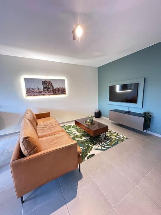Mons - Superbe Appartement 2Ch - Parking Gratuit Εξωτερικό φωτογραφία
